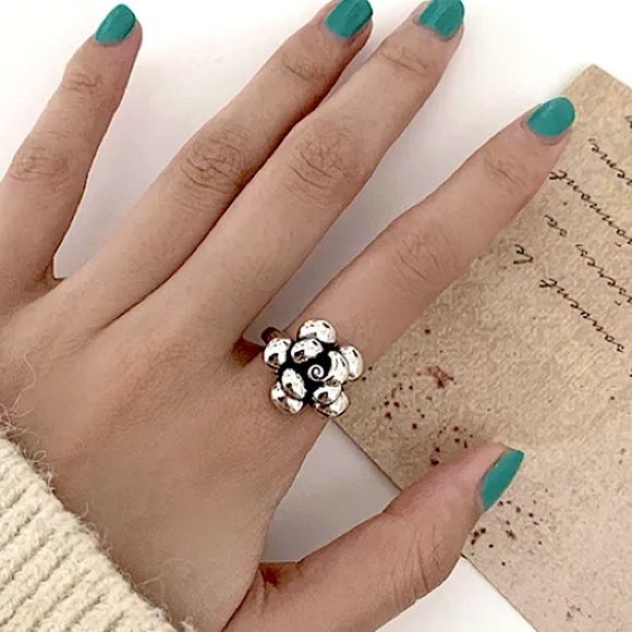 STERLING SILVER VINTAGE FLOWER RING RESIZABLE - Picture 2 of 5